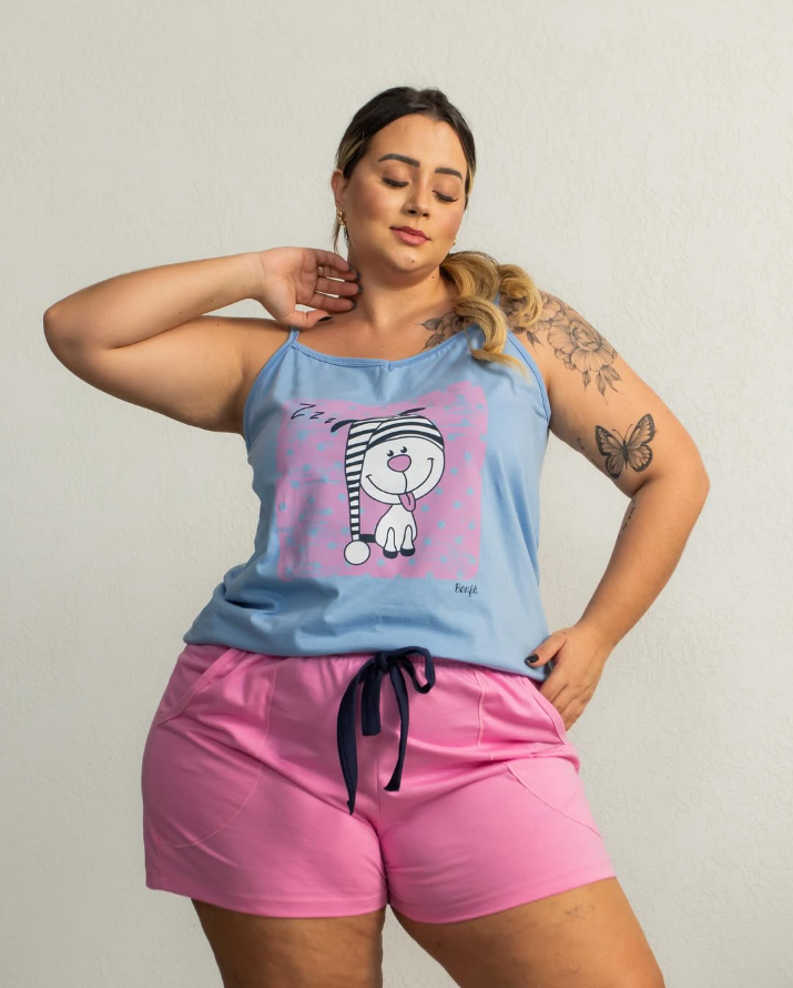 Cliente True Loving usando pijama Plus Size